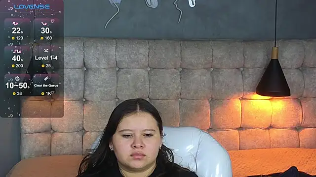 Laia and Aloby online show from December 2025 10:13:01 PM