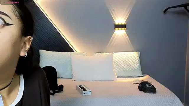 Laia and Aloby online show from February 2026 02:21:01 AM