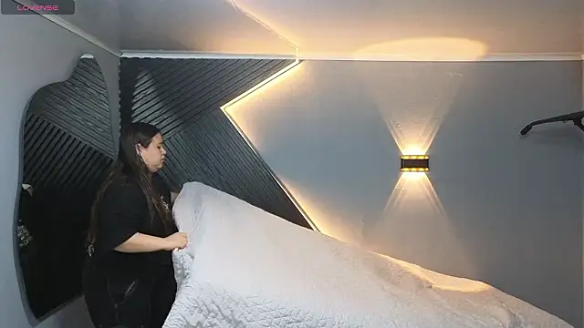 Laia and Aloby online show from March 2026 10:06:02 PM