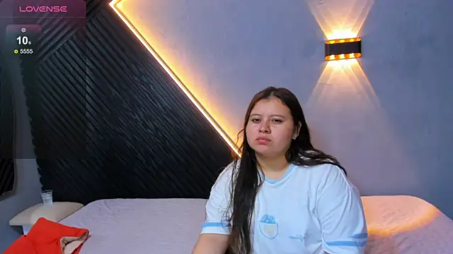 Laia and Aloby online show from June 2026 11:31:01 PM