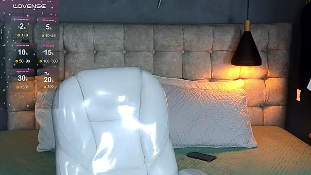 Laia and Aloby online show from November 2025 10:15:01 PM