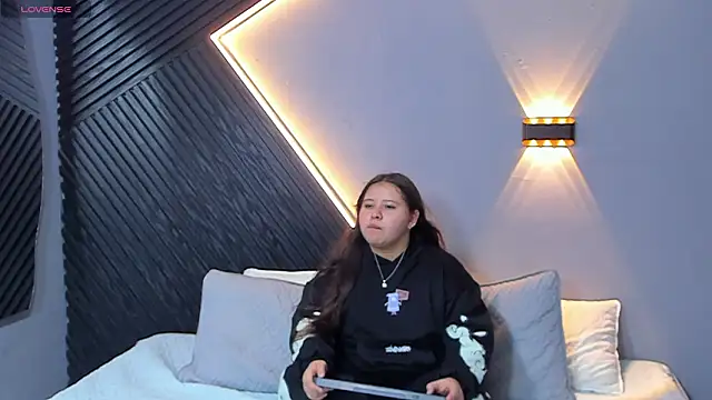 Laia and Aloby online show from March 2026 10:13:01 PM