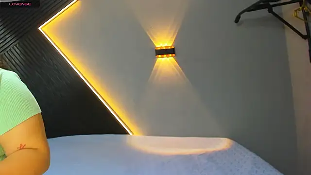 Laia and Aloby online show from March 2026 10:05:01 PM