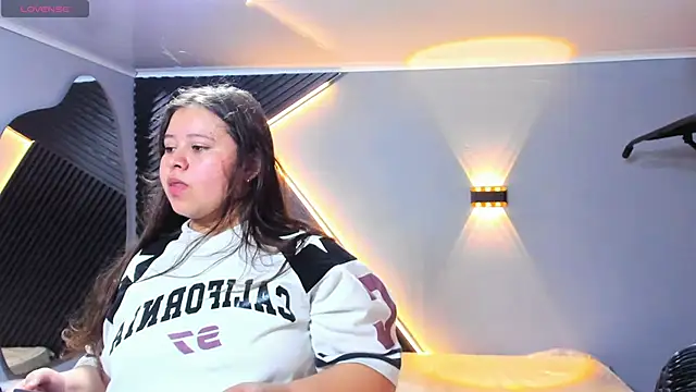 Laia and Aloby online show from March 2026 10:04:02 PM