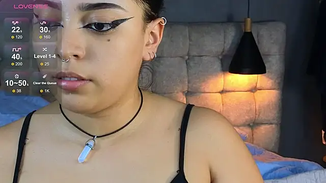 Laia and Aloby online show from November 2025 10:24:01 PM