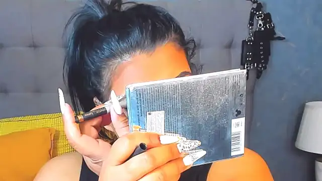 Snapshot of AmyCubes chatting on April 2026 05:08:02 AM AmyCubes online show from April 2026 05:08:02 AM