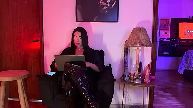 Snapshot of mistresslaviniabr chatting on February 2025 02:18:01 AM mistresslaviniabr online show from February 2025 02:18:01 AM