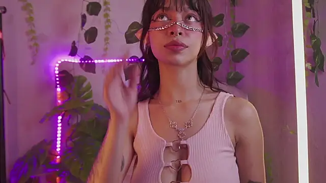 Snapshot of Kitty_arts chatting on December 2024 07:44:02 PM Kitty arts online show from December 2024 07:44:02 PM