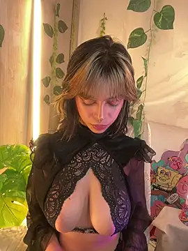 Snapshot of Kitty_arts chatting on March 2025 12:01:02 AM Kitty arts online show from March 2025 12:01:02 AM