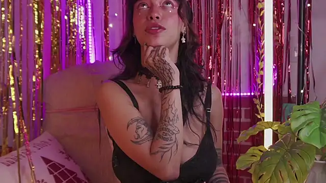 Snapshot of Kitty_arts chatting on December 2024 11:39:02 PM Kitty arts online show from December 2024 11:39:02 PM