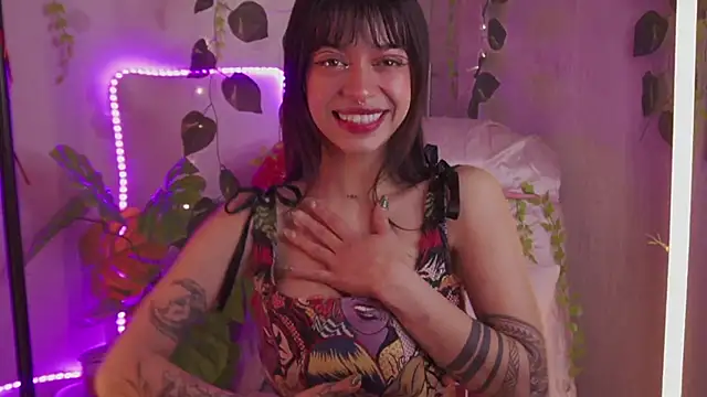 Snapshot of Kitty_arts chatting on December 2024 06:22:02 PM Kitty arts online show from December 2024 06:22:02 PM