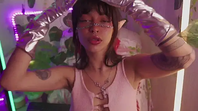 Snapshot of Kitty_arts chatting on December 2024 04:39:01 PM Kitty arts online show from December 2024 04:39:01 PM