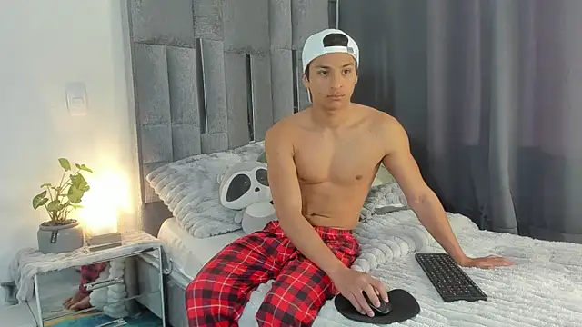 All3ssandr0 online show from February 2026 01:00:01 PM