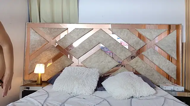  miss khloe online show from March 2026 06:07:02 PM