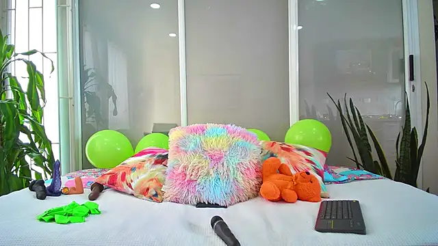 Snapshot of oriana_thomson2 chatting on March 2025 06:23:02 PM oriana thomson2 online show from March 2025 06:23:02 PM