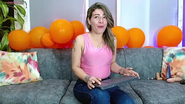 Snapshot of oriana_thomson2 chatting on September 2025 01:34:01 AM oriana thomson2 online show from September 2025 01:34:01 AM