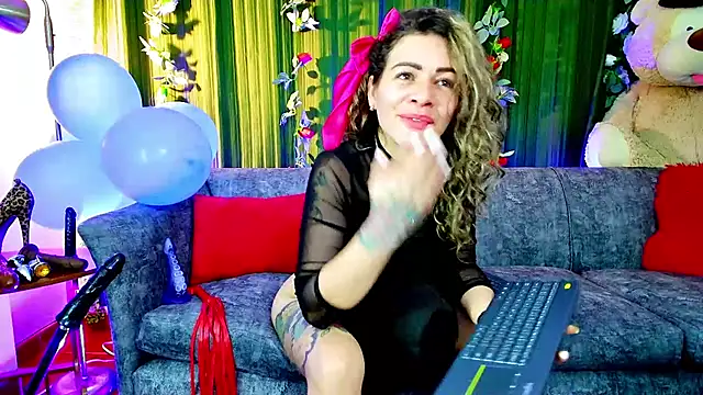 Snapshot of oriana_thomson2 chatting on February 2025 06:38:02 AM oriana thomson2 online show from February 2025 06:38:02 AM