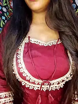 Sreya213 online show from March 2026 06:25:01 PM