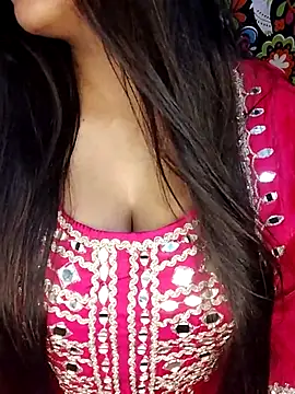 Sreya213 online show from February 2026 05:57:01 PM