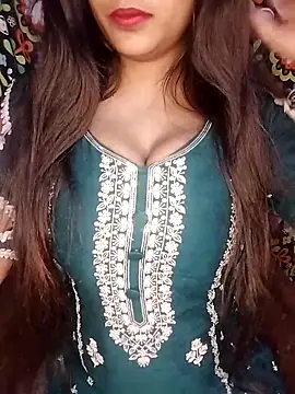 Sreya213 online show from February 2026 06:04:02 PM