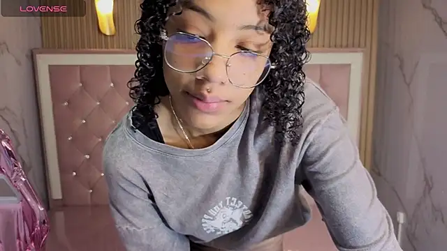 Violeth b online show from December 2025 12:51:02 PM