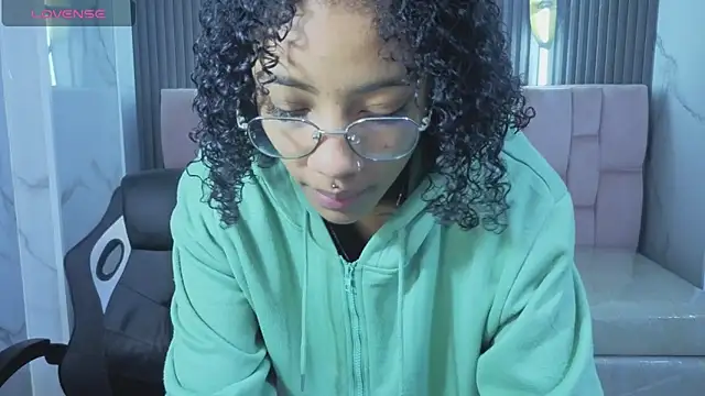 Violeth b online show from February 2026 12:45:01 PM