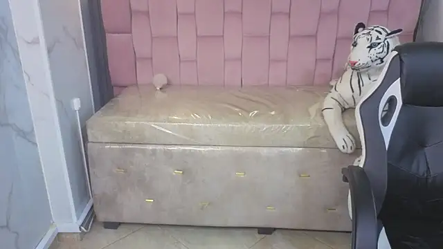 Violeth b online show from March 2026 01:15:01 PM