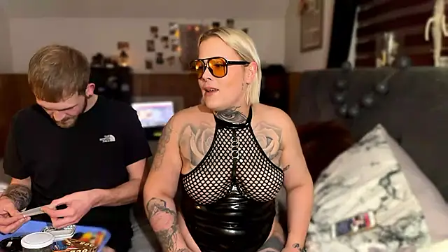 Snapshot of elina_may chatting on December 2024 08:04:02 PM elina may online show from December 2024 08:04:02 PM