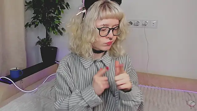 EdythElswick online show from April 2026 04:08:01 AM