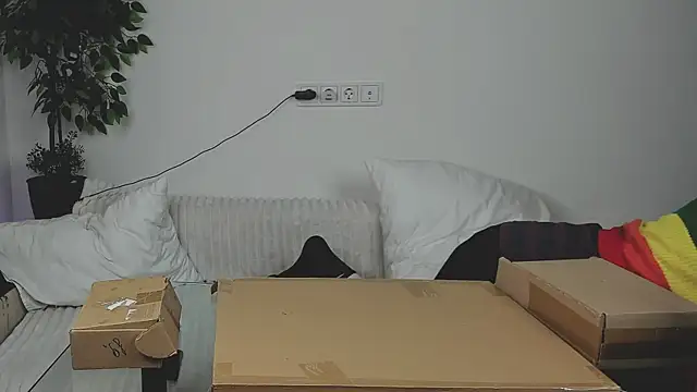 EdythElswick online show from April 2026 04:30:01 AM