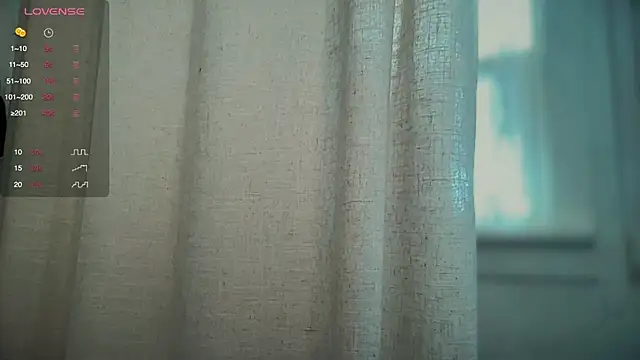 Snapshot of SkarlettRose96 chatting on October 2025 08:39:02 PM SkarlettRose96 online show from October 2025 08:39:02 PM