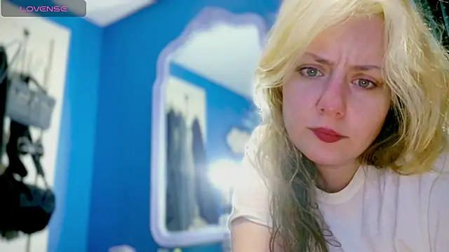 Snapshot of SkarlettRose96 chatting on November 2025 12:19:02 PM SkarlettRose96 online show from November 2025 12:19:02 PM