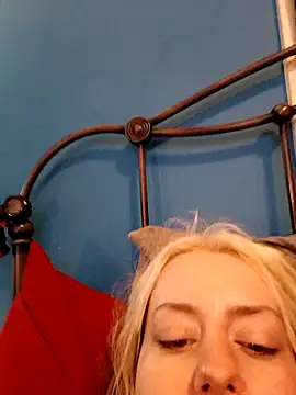 Snapshot of SkarlettRose96 chatting on November 2025 01:44:02 PM SkarlettRose96 online show from November 2025 01:44:02 PM