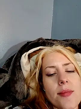 Snapshot of SkarlettRose96 chatting on November 2025 07:46:01 AM SkarlettRose96 online show from November 2025 07:46:01 AM