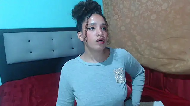 Snapshot of kalipso_n-jones chatting on January 2025 08:56:01 PM kalipso n-jones online show from January 2025 08:56:01 PM