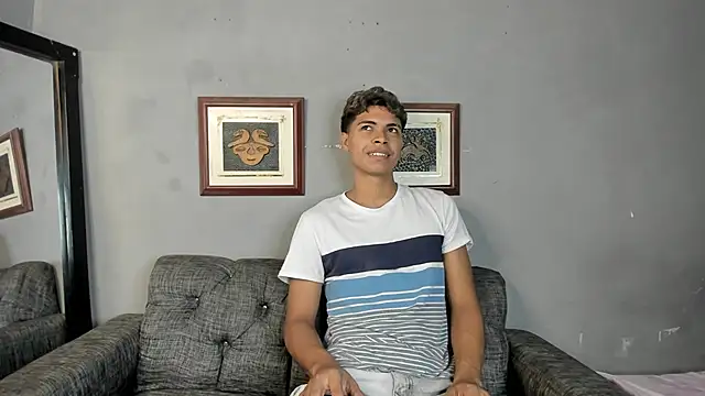 Snapshot of dafnezahiraa_ chatting on December 2024 11:42:01 PM dafnezahiraa online show from December 2024 11:42:01 PM