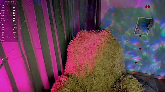 Snapshot of Lei_White chatting on September 2025 08:16:01 PM Lei White online show from September 2025 08:16:01 PM