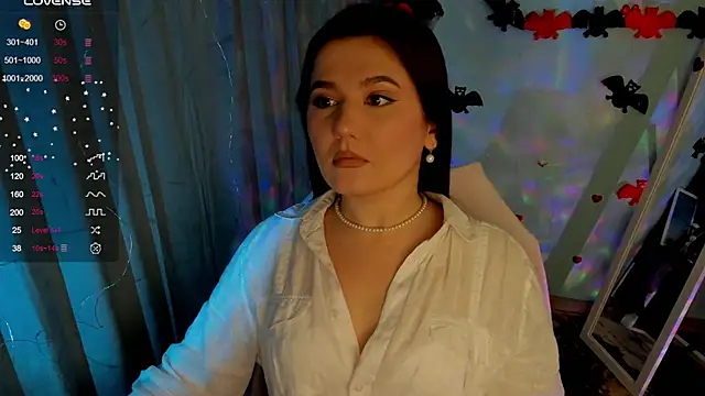 Snapshot of Lei_White chatting on October 2025 09:28:02 PM Lei White online show from October 2025 09:28:02 PM