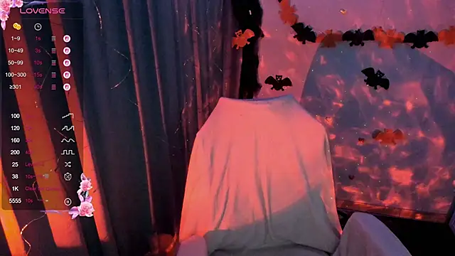 Snapshot of Lei_White chatting on October 2025 10:54:02 PM Lei White online show from October 2025 10:54:02 PM