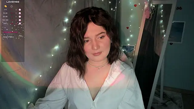 Snapshot of Lei_White chatting on February 2025 07:42:01 PM Lei White online show from February 2025 07:42:01 PM