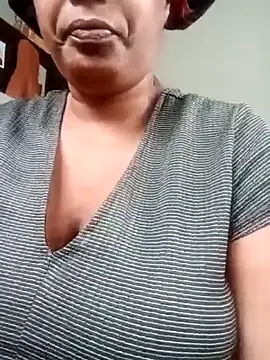 2Sweetysmile online show from April 2026 10:17:01 AM