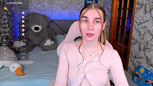 Snapshot of _flowersweeet_ chatting on November 2025 02:21:01 PM flowersweeet online show from November 2025 02:21:01 PM