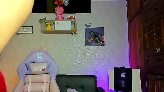 Alaia Love77 online show from November 2025 01:04:02 PM