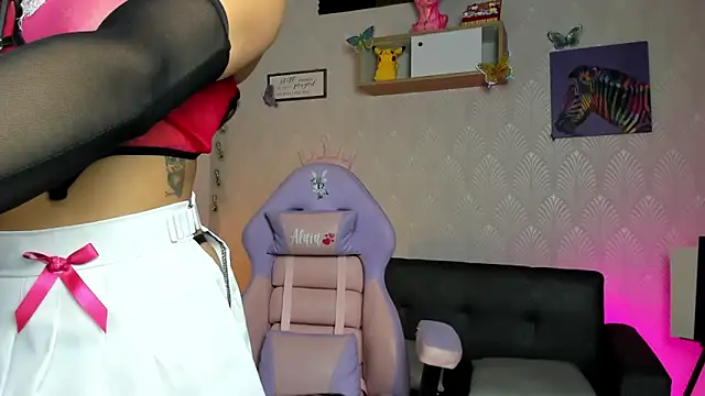 Alaia Love77 online show from November 2025 04:33:01 PM