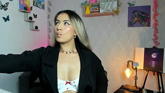 Alaia Love77 online show from September 2025 08:33:01 PM