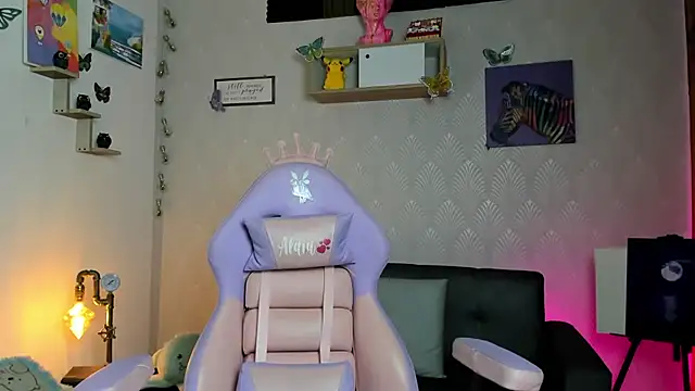 Alaia Love77 online show from November 2025 06:24:02 PM