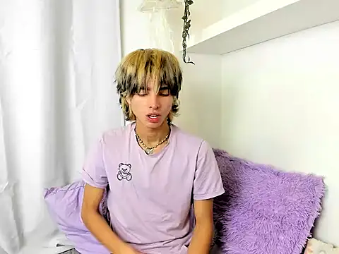 Snapshot of santy-kitty chatting on December 2024 03:17:02 AM santy-kitty online show from December 2024 03:17:02 AM