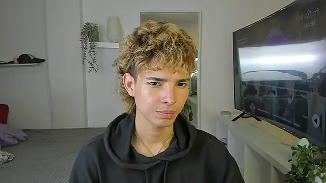 Snapshot of santy-kitty chatting on November 2025 01:31:02 AM santy-kitty online show from November 2025 01:31:02 AM