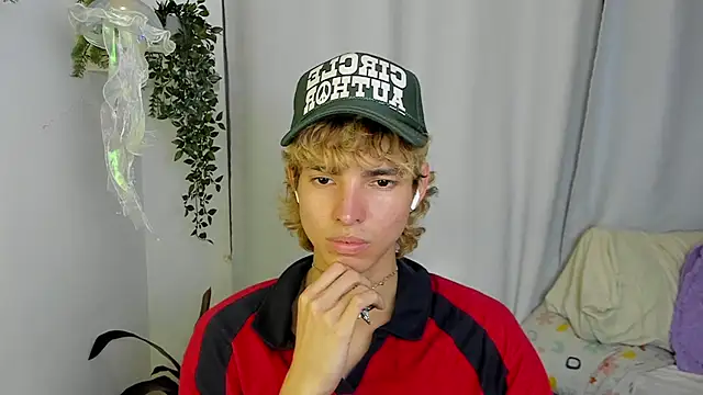 Snapshot of santy-kitty chatting on October 2025 02:46:02 AM santy-kitty online show from October 2025 02:46:02 AM