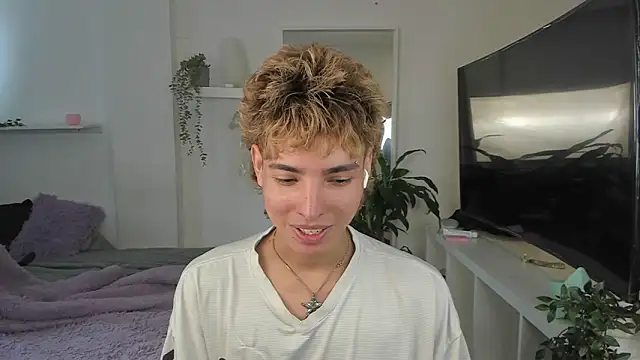 Snapshot of santy-kitty chatting on October 2025 06:05:01 PM santy-kitty online show from October 2025 06:05:01 PM